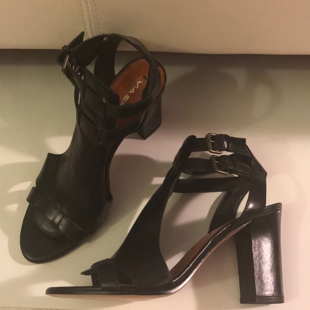 Black leather Via Spiga Heels
